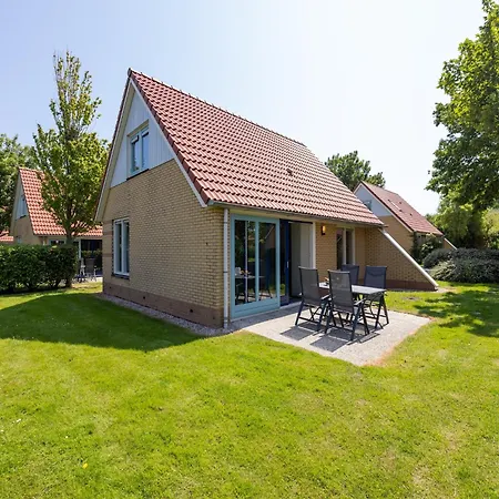 Nyaraló In Friesland With Garden By Water Andijk
