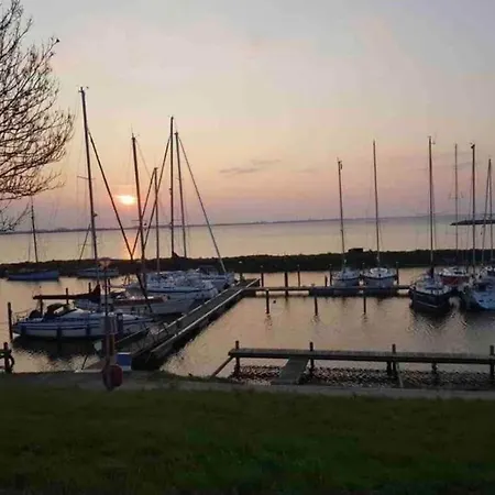 In Friesland With Garden By Water Nyaraló Andijk