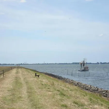 In Friesland With Garden By Water Nyaraló Andijk